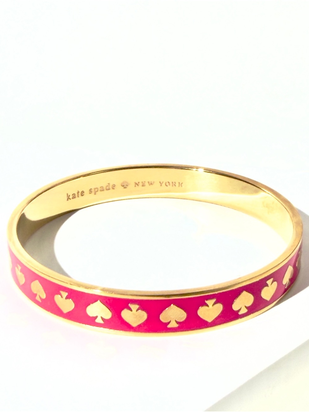 2 kate spade ♠️ gold-tone hot to trot spade bangle bracelets - white pink enamel - Picture 3 of 8